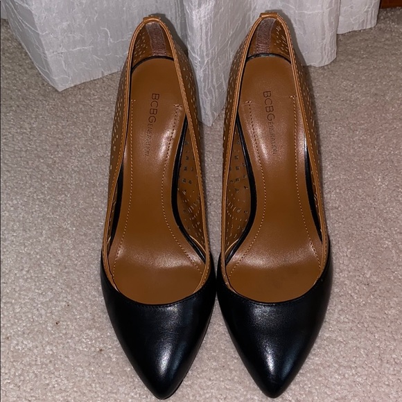 NEVER WORN BCBGeneration Laser-cut Black/Tan Heels - Picture 4 of 4